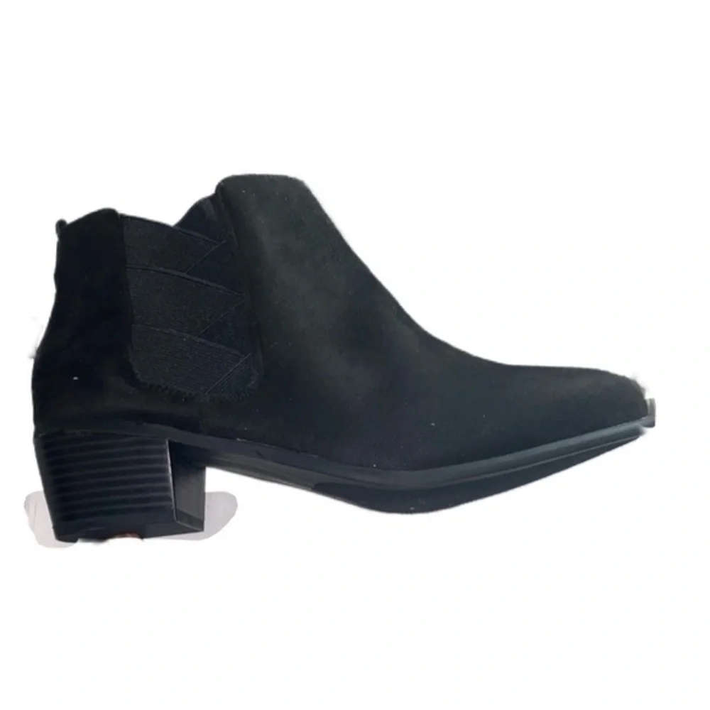 London Fog Black Darcy Ankle Boot in size 11 wide
